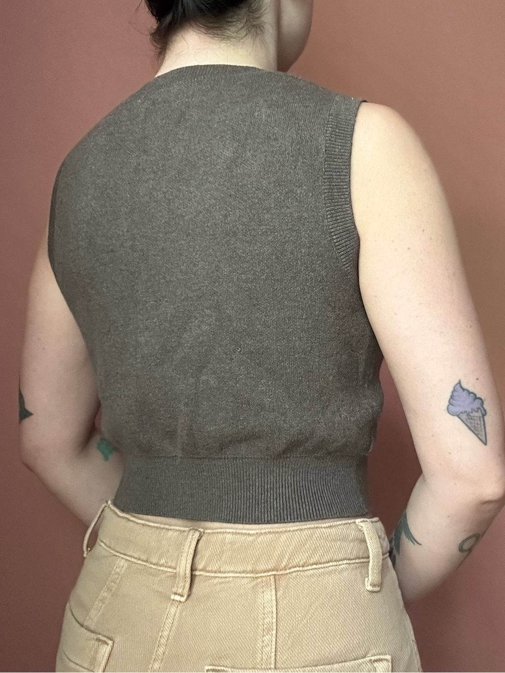 Musera brown sleeveless cardigan with button-up front - Picture 4 of 6